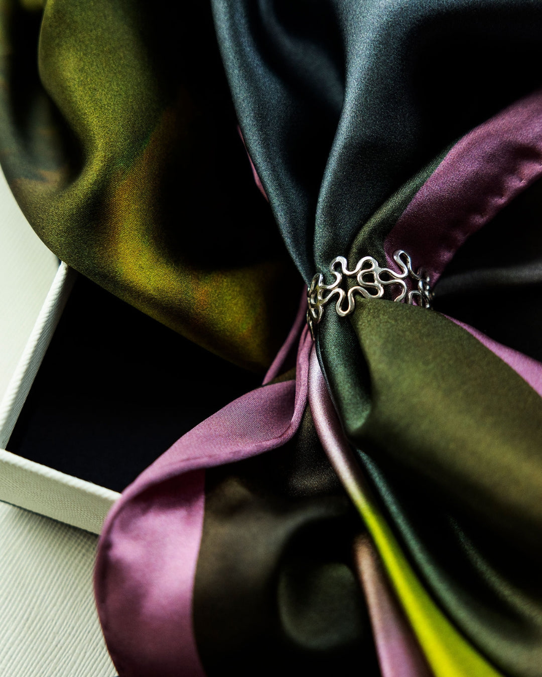 Blomman™ scarf ring