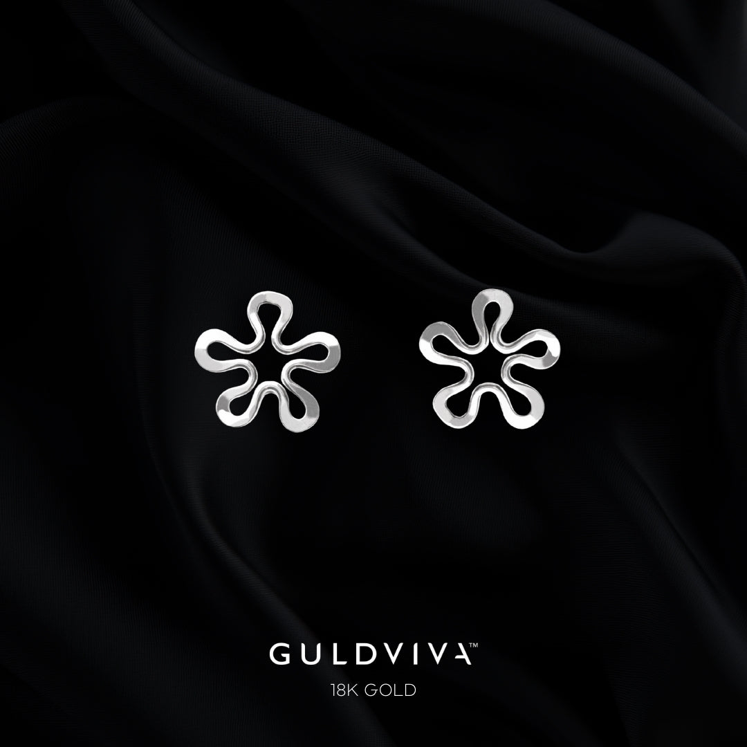 Blomman™ earstuds 18K white gold